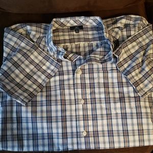 BNWOT Men's short sleeve dress shirt